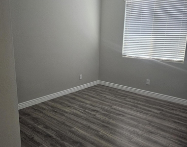 27284 N Skipping Rock Road - Photo Thumbnail 8