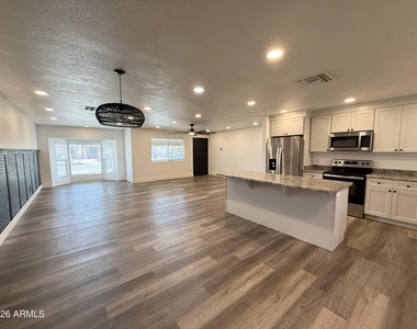 2116 E Marconi Avenue - Photo Thumbnail 2