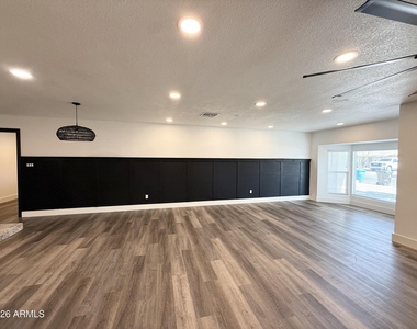 2116 E Marconi Avenue - Photo Thumbnail 3