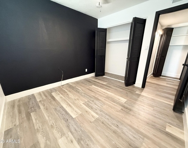 2116 E Marconi Avenue - Photo Thumbnail 10