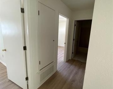 1501 W Houston - Photo Thumbnail 5