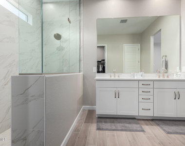 10472 W Adam Avenue - Photo Thumbnail 13