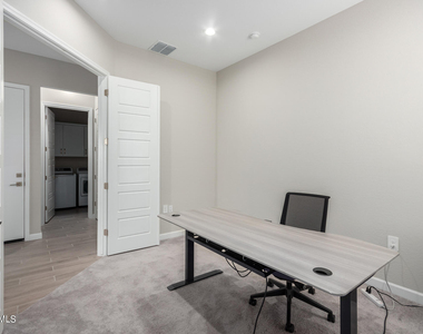 10472 W Adam Avenue - Photo Thumbnail 22