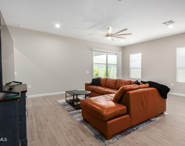 10472 W Adam Avenue - Photo Thumbnail 3