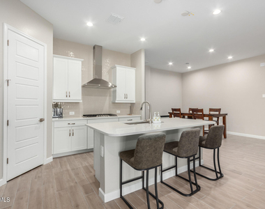 10472 W Adam Avenue - Photo Thumbnail 7