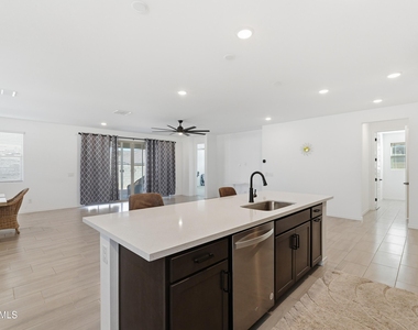 4650 W Gilbert Lane - Photo Thumbnail 9