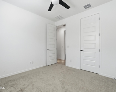 4650 W Gilbert Lane - Photo Thumbnail 13