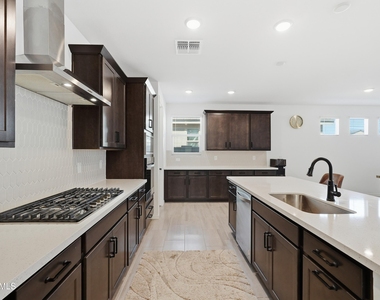 4650 W Gilbert Lane - Photo Thumbnail 10