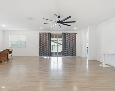 4650 W Gilbert Lane - Photo Thumbnail 6