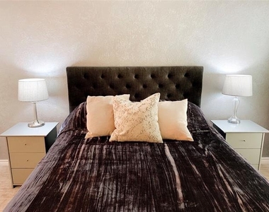 3105 San Jacinto Street - Photo Thumbnail 8