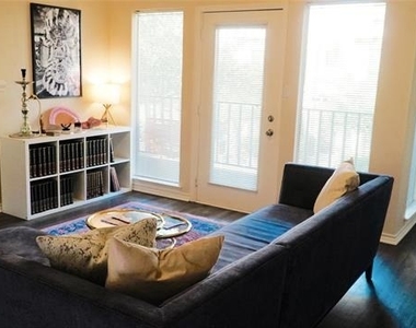 3105 San Jacinto Street - Photo Thumbnail 5
