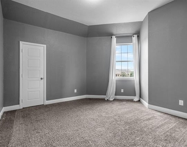 840 Parkside Drive - Photo Thumbnail 18