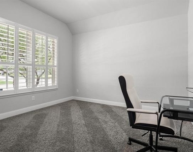 840 Parkside Drive - Photo Thumbnail 9