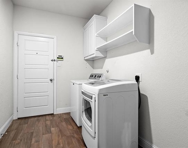 840 Parkside Drive - Photo Thumbnail 8