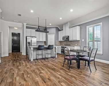840 Parkside Drive - Photo Thumbnail 7
