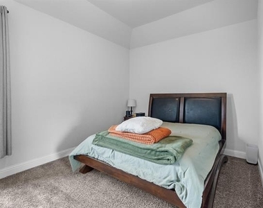 840 Parkside Drive - Photo Thumbnail 19