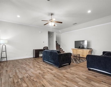 840 Parkside Drive - Photo Thumbnail 13