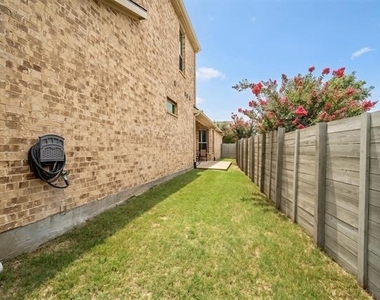 840 Parkside Drive - Photo Thumbnail 25