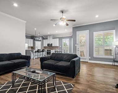 840 Parkside Drive - Photo Thumbnail 12