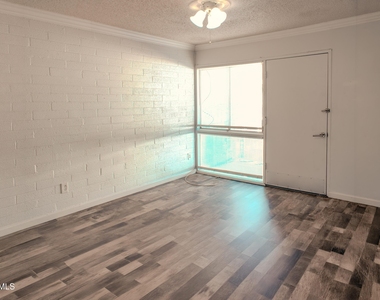 6528 N 17th Avenue - Photo Thumbnail 4