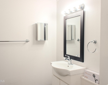 6528 N 17th Avenue - Photo Thumbnail 5
