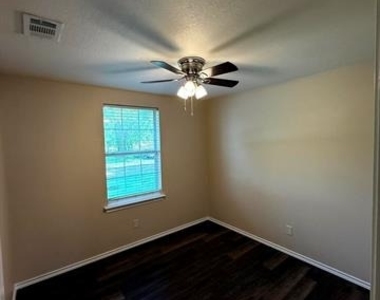 400 Blackwood Street - Photo Thumbnail 7