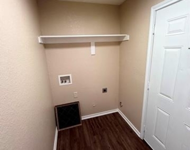 400 Blackwood Street - Photo Thumbnail 3