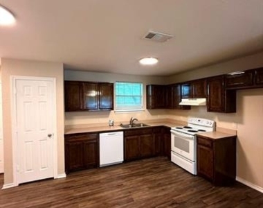 400 Blackwood Street - Photo Thumbnail 2