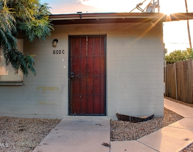 802 W Maryland Avenue - Photo Thumbnail 7
