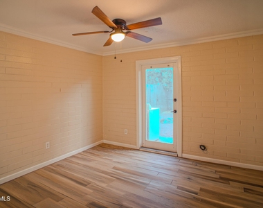 802 W Maryland Avenue - Photo Thumbnail 3