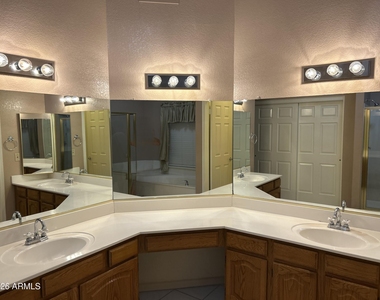 9274 E Corrine Drive - Photo Thumbnail 7
