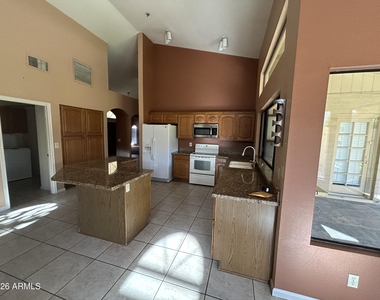 9274 E Corrine Drive - Photo Thumbnail 9