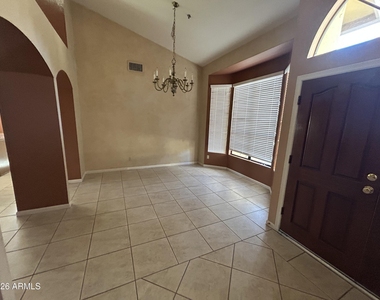 9274 E Corrine Drive - Photo Thumbnail 5