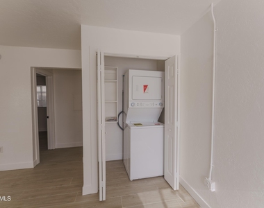 1322 W Roosevelt Street - Photo Thumbnail 6