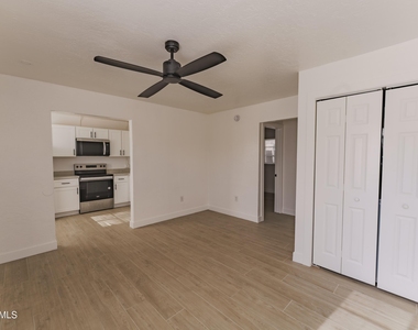 1322 W Roosevelt Street - Photo Thumbnail 5