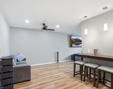 1204 S Lake Drive E - Photo Thumbnail 5