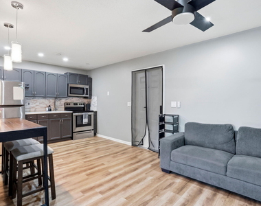 1204 S Lake Drive E - Photo Thumbnail 4