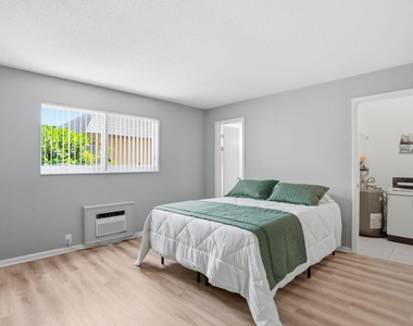 1204 S Lake Drive E - Photo Thumbnail 7