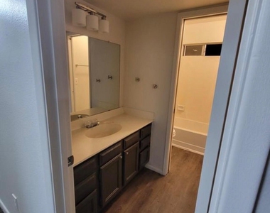 1837 N Spring Street - Photo Thumbnail 2