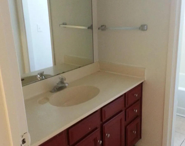 1837 N Spring Street - Photo Thumbnail 2