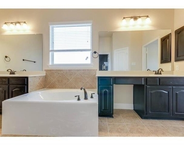 829 Mist Flower Drive - Photo Thumbnail 16