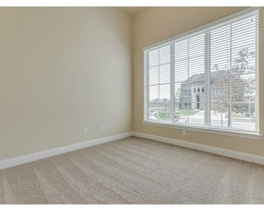 829 Mist Flower Drive - Photo Thumbnail 9