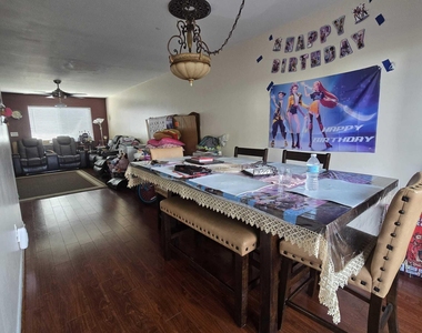 5204 Bayside Drive - Photo Thumbnail 4