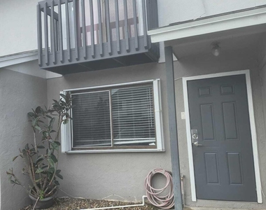 5204 Bayside Drive - Photo Thumbnail 20