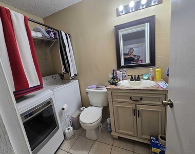 5204 Bayside Drive - Photo Thumbnail 5