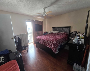 5204 Bayside Drive - Photo Thumbnail 11