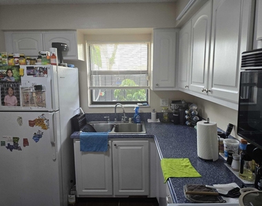 5204 Bayside Drive - Photo Thumbnail 7