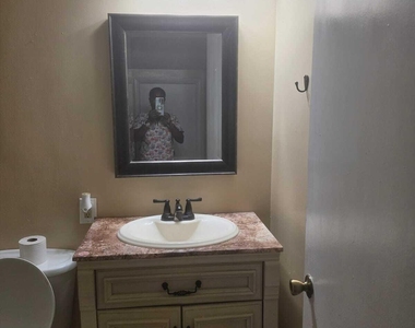 5204 Bayside Drive - Photo Thumbnail 16