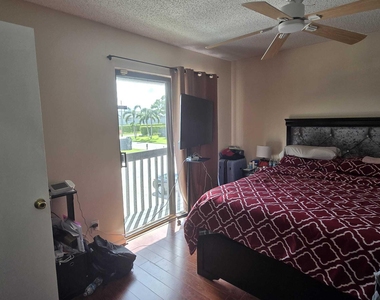 5204 Bayside Drive - Photo Thumbnail 14