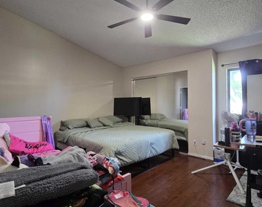 5204 Bayside Drive - Photo Thumbnail 16